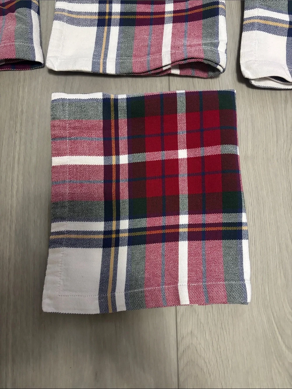 Williams Sonoma Classic Tartan Plaid Red Green Blue 100% Cotton Napkins 7 Italy